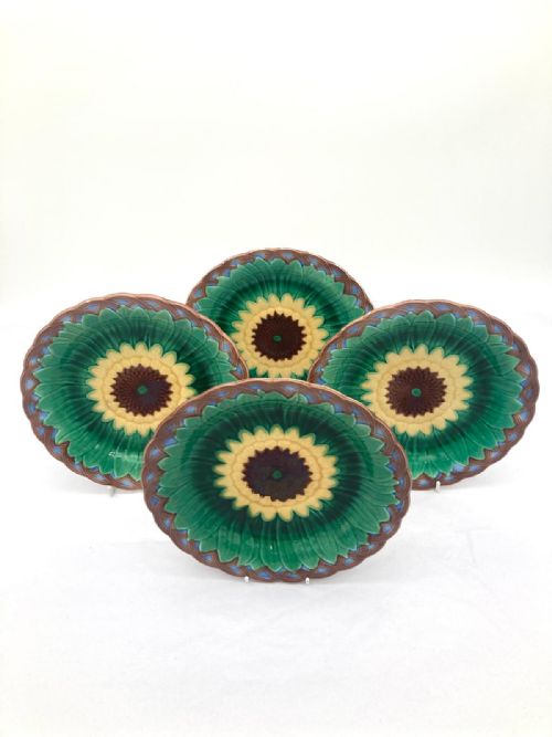 FOUR 1870 WEDGWOOD MAJOLICA SUNFLOWER DESSERT PLATES - ADDITIONAL PHOTO 3