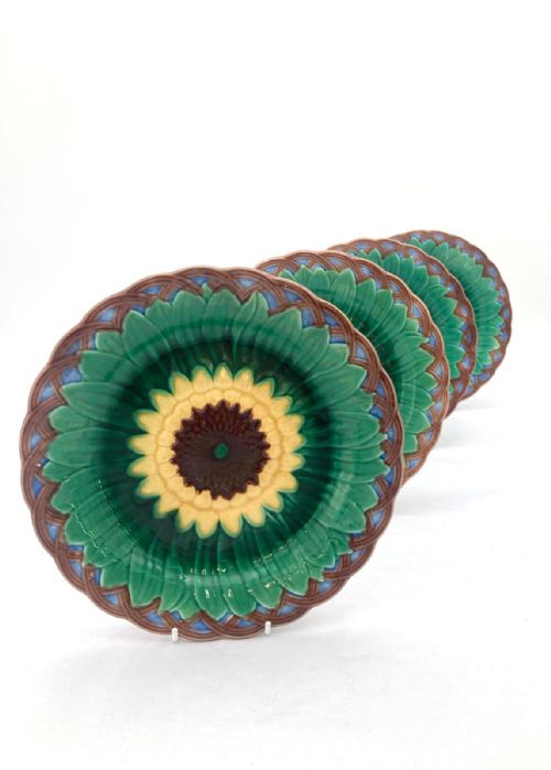 FOUR 1870 WEDGWOOD MAJOLICA SUNFLOWER DESSERT PLATES - ADDITIONAL PHOTO 4