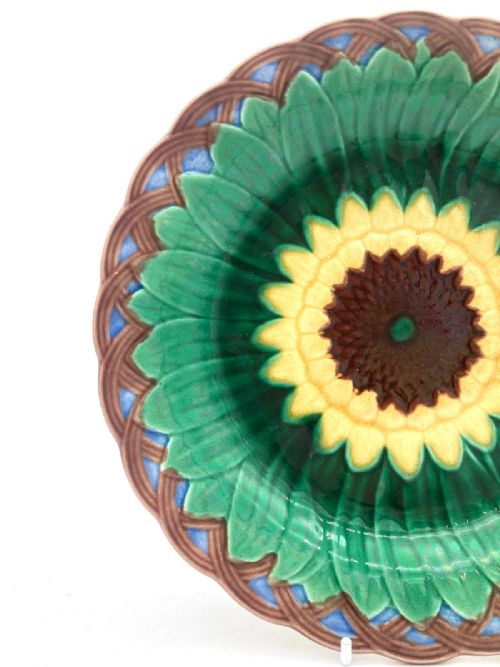 FOUR 1870 WEDGWOOD MAJOLICA SUNFLOWER DESSERT PLATES - ADDITIONAL PHOTO 7