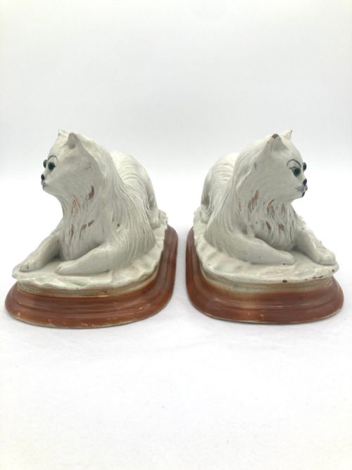 AN UNUSUAL PAIR OF LATE 19TH CENTURY RECUMBENT STAFFORDSHIRE CATS - ADDITIONAL PHOTO 6
