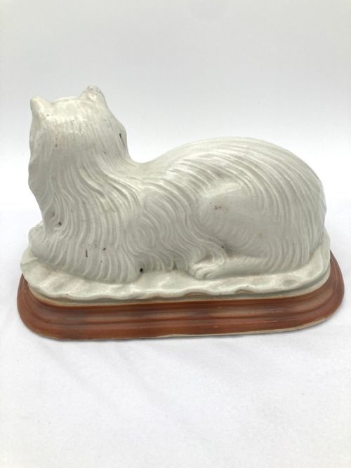 AN UNUSUAL PAIR OF LATE 19TH CENTURY RECUMBENT STAFFORDSHIRE CATS - ADDITIONAL PHOTO 9
