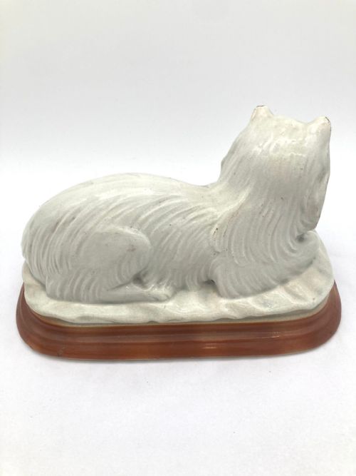 AN UNUSUAL PAIR OF LATE 19TH CENTURY RECUMBENT STAFFORDSHIRE CATS - ADDITIONAL PHOTO 10