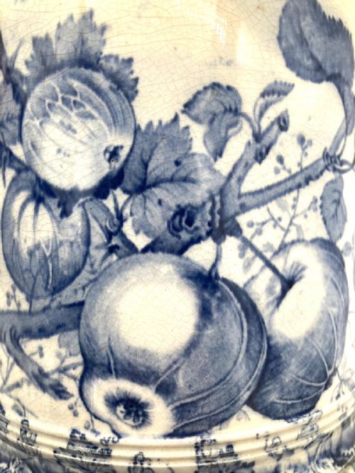 LARGE BLUE AND WHITE TWO HANDLED LOVING CUP WITH FROGS AND NEWTS 18601870 - ADDITIONAL PHOTO 4