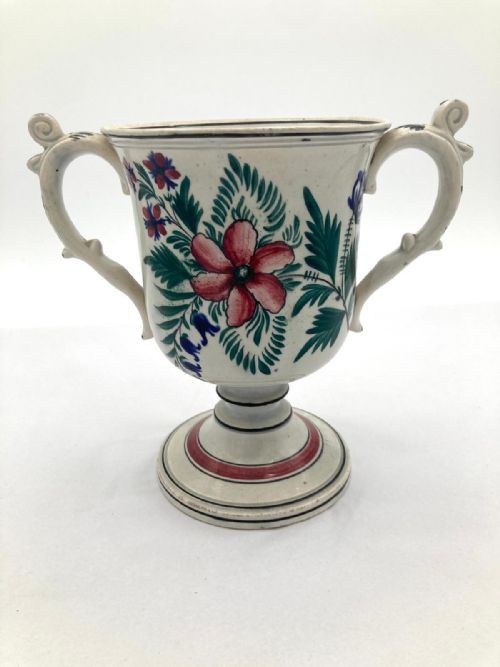 A TWO HANDLED PEARLWARE HAND PAINTED FROG AND NEWT LOVING CUP POSSIBLY WELSH - ADDITIONAL PHOTO 1