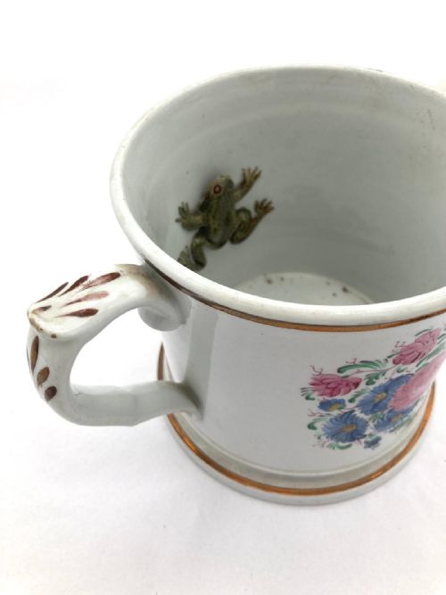 A TWO HANDLED HANDPAINTED LOVING MUG PAINTED WITH FLOWERS WITH THREE FROGS INSIDE 1850 - ADDITIONAL PHOTO 6
