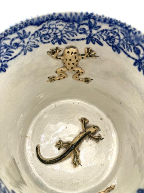 BLUE AND WHITE TRANSFER PRINTED FROG AND NEWT TWO HANDLED MUG CIRCA 1860 - ADDITIONAL PHOTO 3