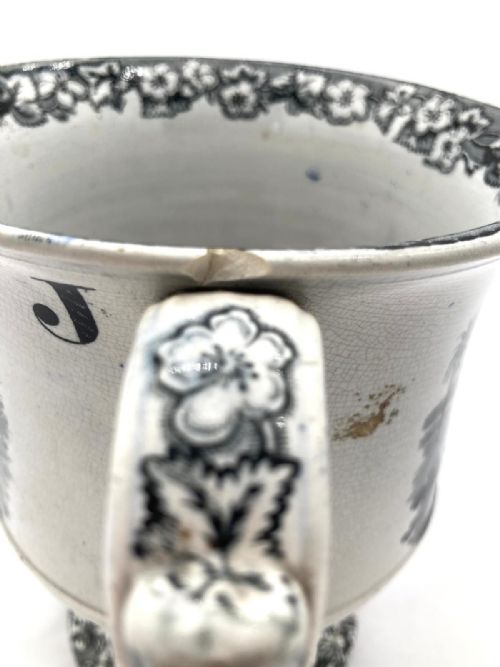 A BLACK TRANSFER PEDESTAL LOVING MUG WITH FROG 1840'S - ADDITIONAL PHOTO 7