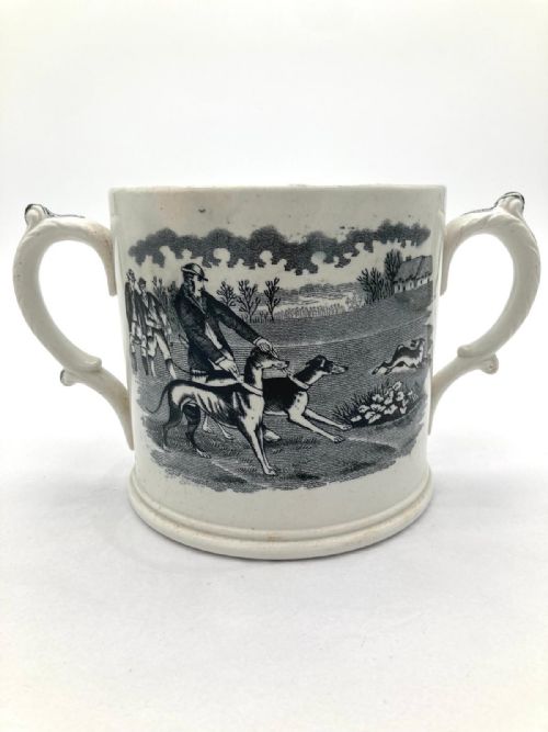 A TWO HANDLED BLACK AND WHITE TRANSFER LOVING MUG WITH HUNTING SCENES WITH FROGS INSIDE CIRCA 1860 - ADDITIONAL PHOTO 2