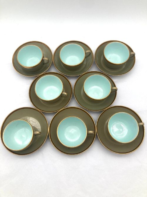 A MARVELLOUS SET OF EIGHT 1820'S WEDGWOOD DRABWARE TEACUPS AND SAUCERS - ADDITIONAL PHOTO 2