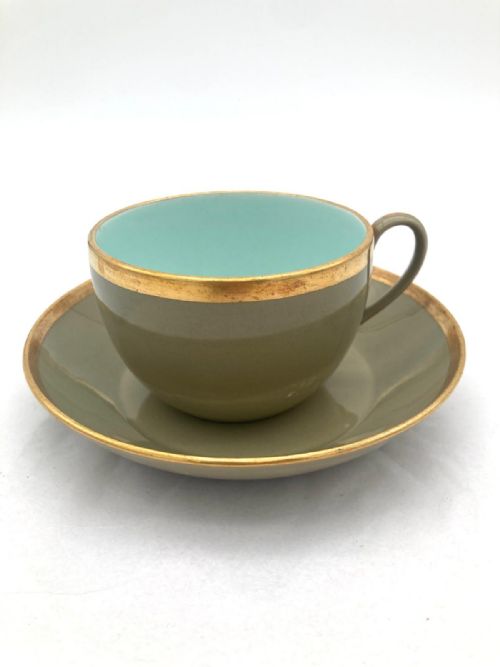 A MARVELLOUS SET OF EIGHT 1820'S WEDGWOOD DRABWARE TEACUPS AND SAUCERS - ADDITIONAL PHOTO 3