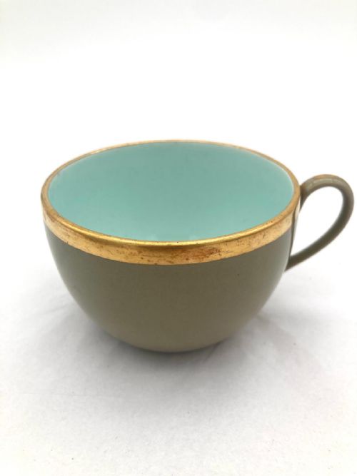 A MARVELLOUS SET OF EIGHT 1820'S WEDGWOOD DRABWARE TEACUPS AND SAUCERS - ADDITIONAL PHOTO 4
