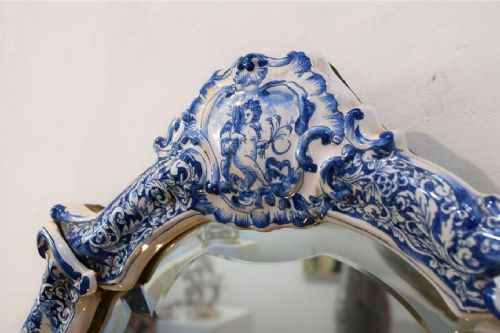 A RARE AND MAGNIFICENT 19TH C DUTCH DELFT DRESSING TABLE MIRROR ON A WOODEN BACKING - ADDITIONAL PHOTO 3