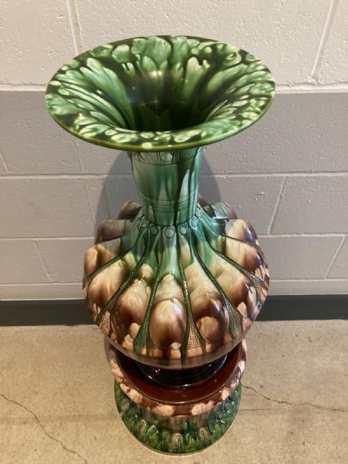 AN ENORMOUS ENGLISH MAJOLICA HALL VASE CIRCA 186070 - ADDITIONAL PHOTO 1