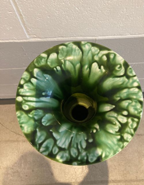 AN ENORMOUS ENGLISH MAJOLICA HALL VASE CIRCA 186070 - ADDITIONAL PHOTO 3