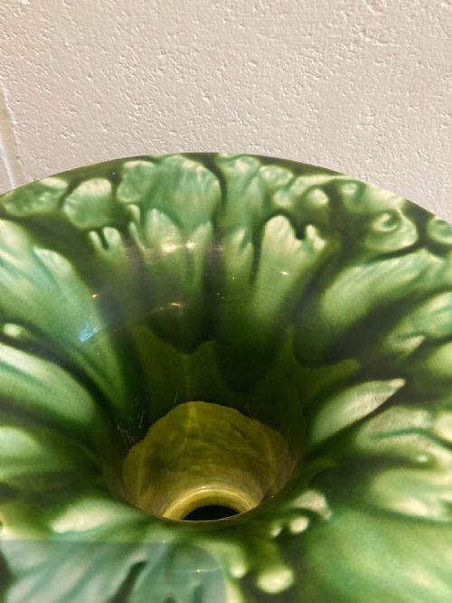 AN ENORMOUS ENGLISH MAJOLICA HALL VASE CIRCA 186070 - ADDITIONAL PHOTO 4