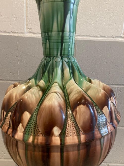 AN ENORMOUS ENGLISH MAJOLICA HALL VASE CIRCA 186070 - ADDITIONAL PHOTO 6