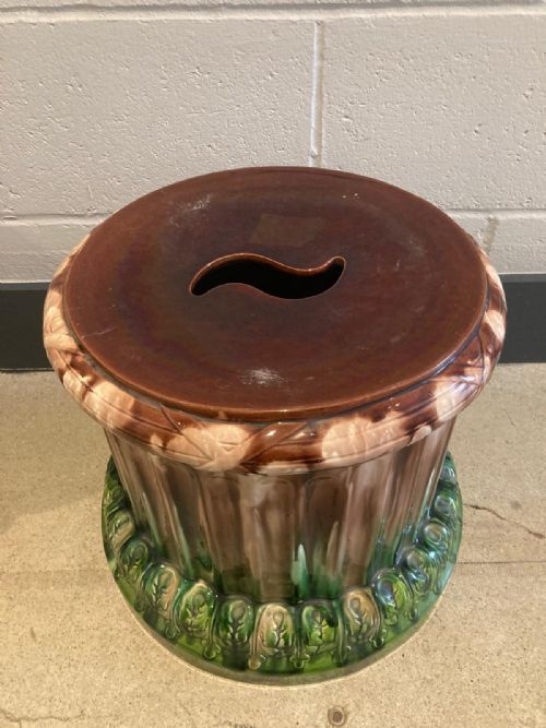 AN ENORMOUS ENGLISH MAJOLICA HALL VASE CIRCA 186070 - ADDITIONAL PHOTO 10