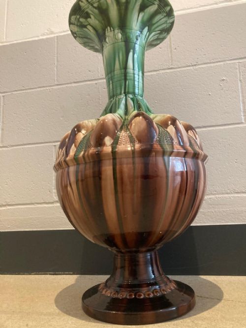 AN ENORMOUS ENGLISH MAJOLICA HALL VASE CIRCA 186070 - ADDITIONAL PHOTO 13