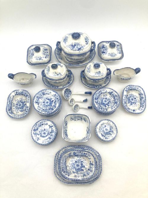 A WONDERFUL 1820S MINTON CHILDS SERVICE IN A FLORAL SHEET PATTERN IN BLUE AND WHITE TRANSFER