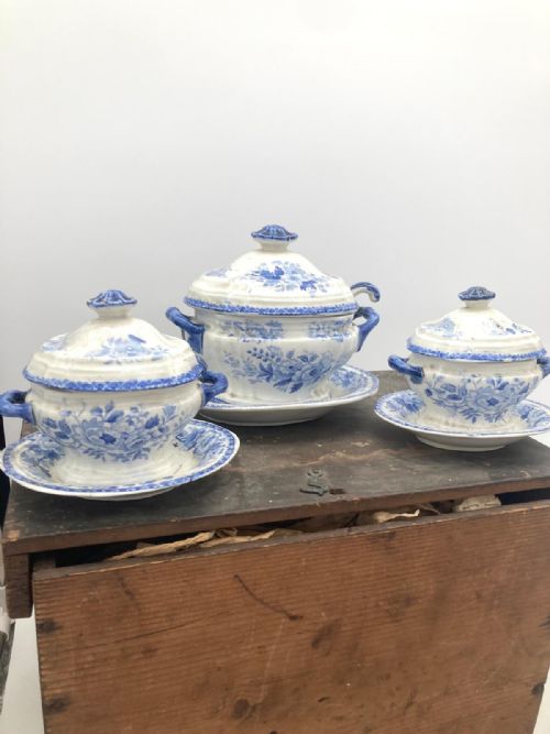 A WONDERFUL 1820S MINTON CHILDS SERVICE IN A FLORAL SHEET PATTERN IN BLUE AND WHITE TRANSFER - ADDITIONAL PHOTO 9