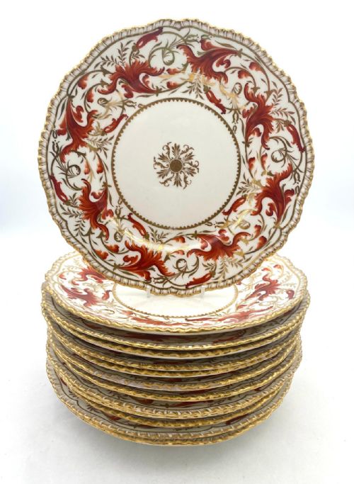 A STUNNING SET OF TWELVE ENGLISH PORCELAIN DINNER PLATES CIRCA 1825