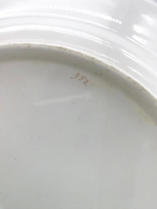 A STUNNING SET OF TWELVE ENGLISH PORCELAIN DINNER PLATES CIRCA 1825 - ADDITIONAL PHOTO 10