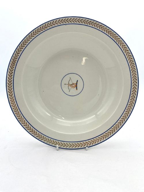 A SET OF SEVEN WEDGWOOD ARMORIAL CREAMWARE SOUP BOWLS - ADDITIONAL PHOTO 1