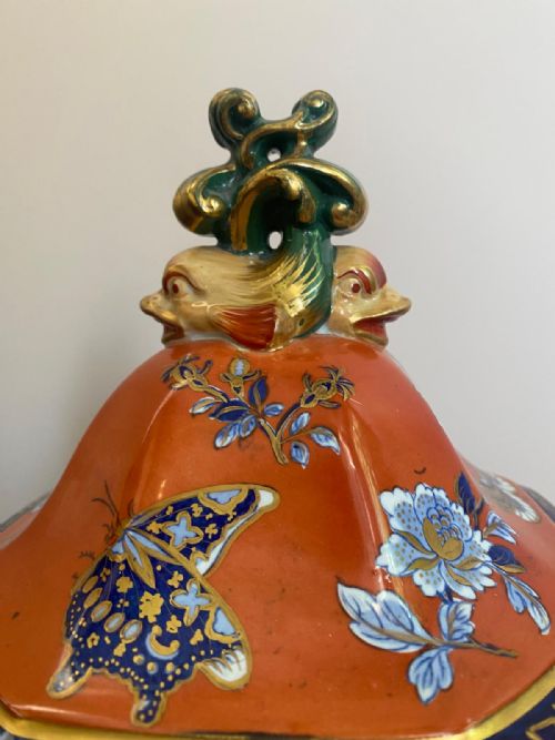 A PAIR OF MAJESTIC 1860'S IRONSTONE FLOWBLUE AND CLOBBERED RED VASES - ADDITIONAL PHOTO 3