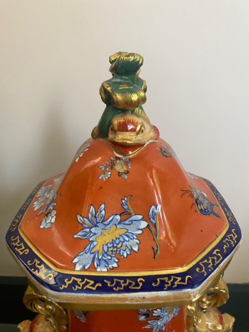 A PAIR OF MAJESTIC 1860'S IRONSTONE FLOWBLUE AND CLOBBERED RED VASES - ADDITIONAL PHOTO 5
