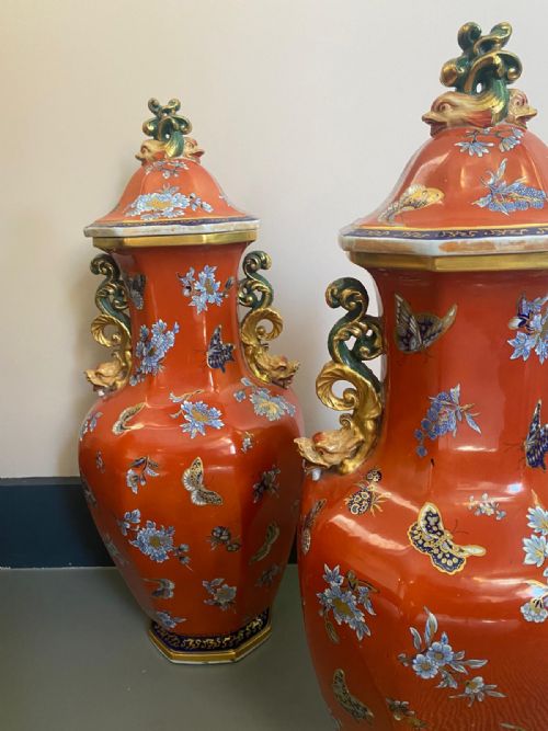 A PAIR OF MAJESTIC 1860'S IRONSTONE FLOWBLUE AND CLOBBERED RED VASES - ADDITIONAL PHOTO 15
