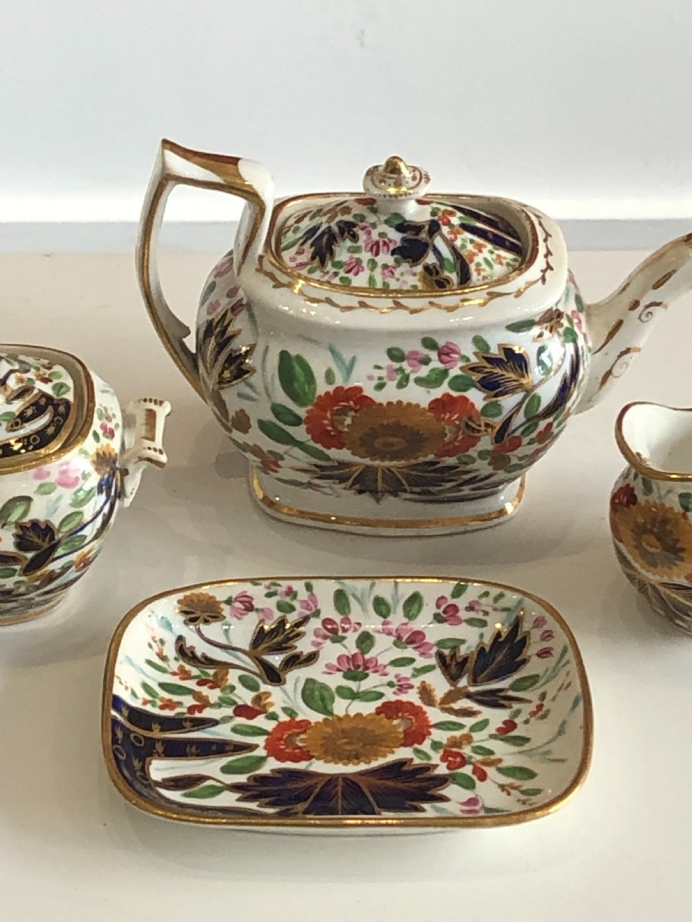 Extremely Rare Coalport Child Set in Thumb and Finger Pattern circa 1820 View X