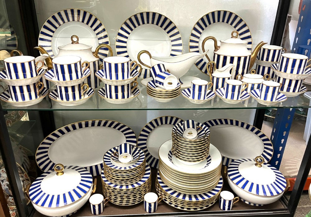 A sensational Richard Ginori Dinner service designed by Claudio La Viola 1990