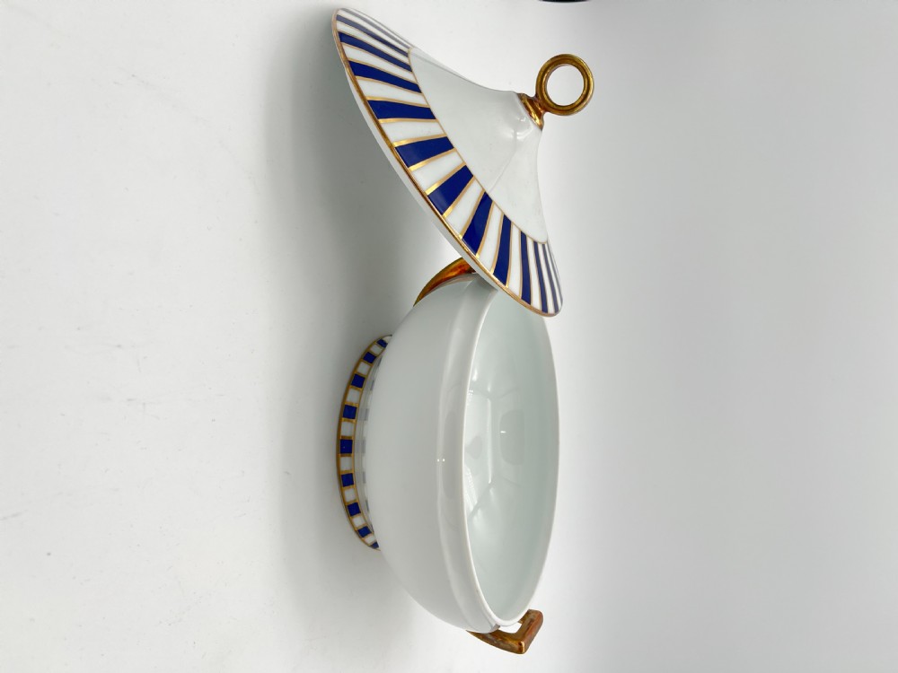 A sensational Richard Ginori Dinner service designed by Claudio La Viola 1990 View V
