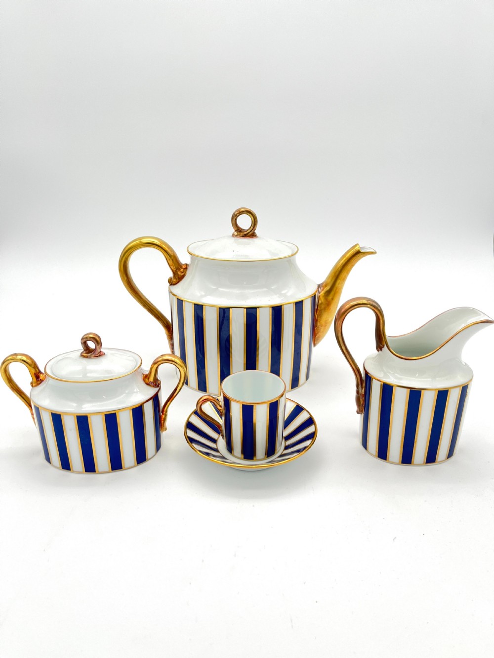 A sensational Richard Ginori Dinner service designed by Claudio La Viola 1990 View VIII