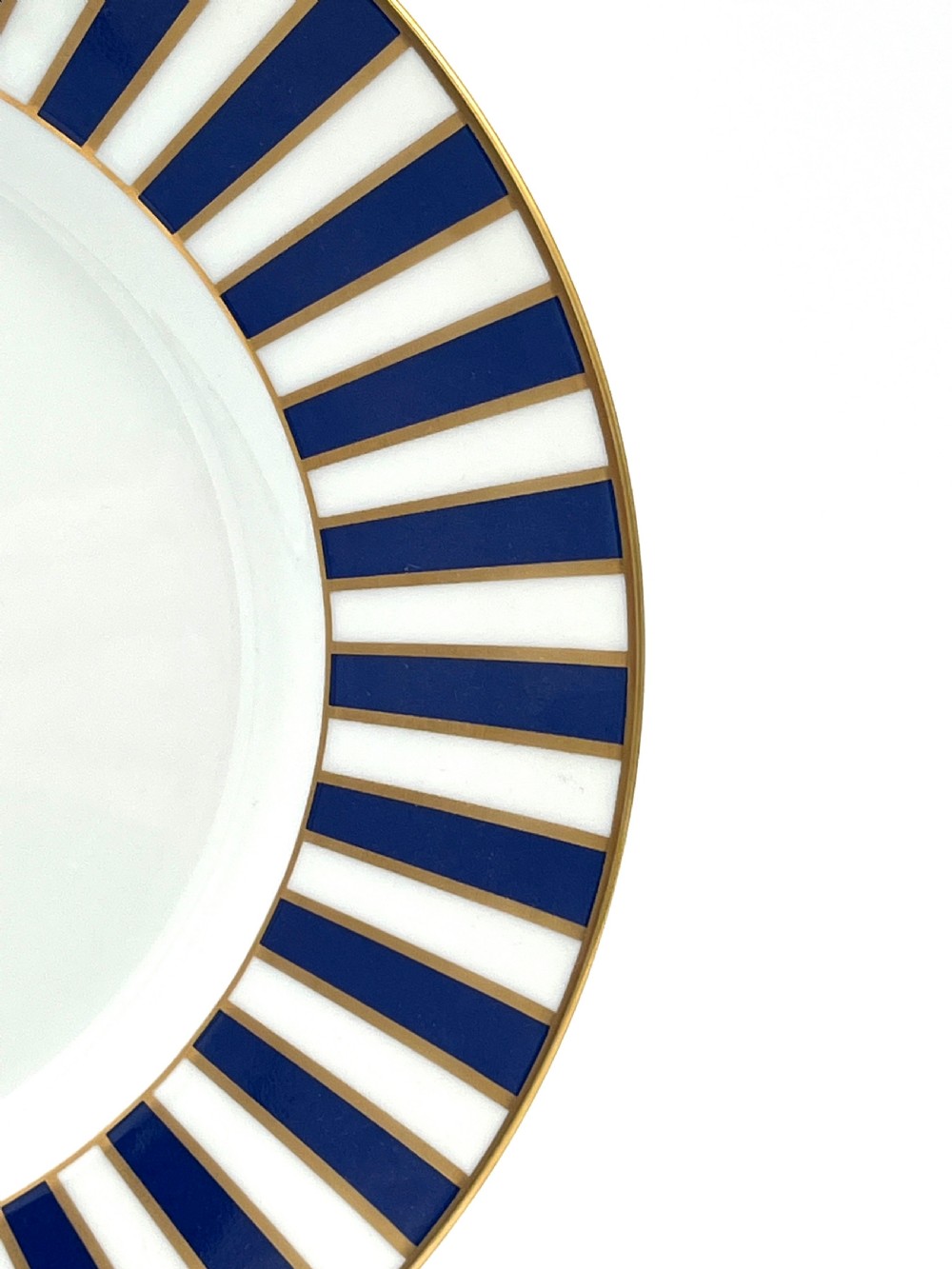 A sensational Richard Ginori Dinner service designed by Claudio La Viola 1990 View X