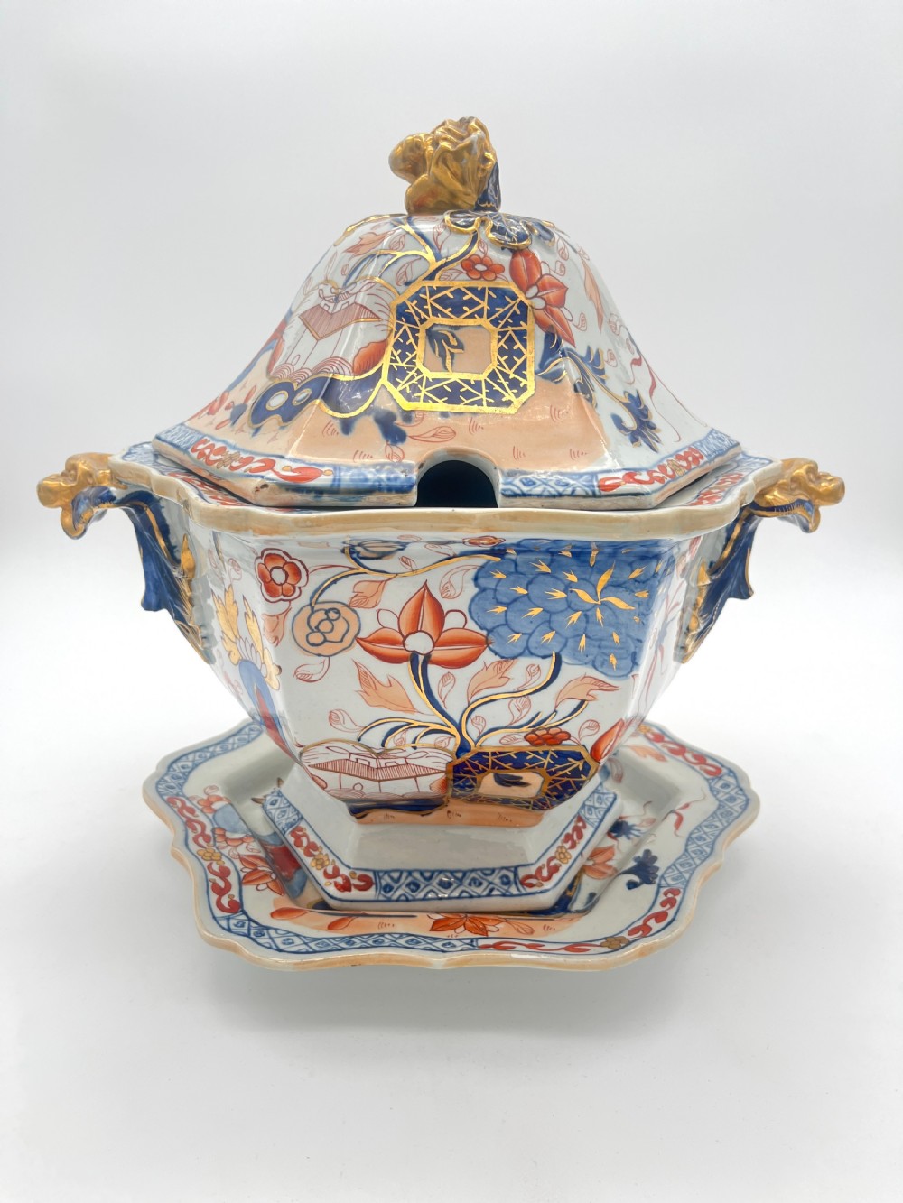 Mason’s Ironstone Dinner Service in Japan Fence Pattern 1820 View II