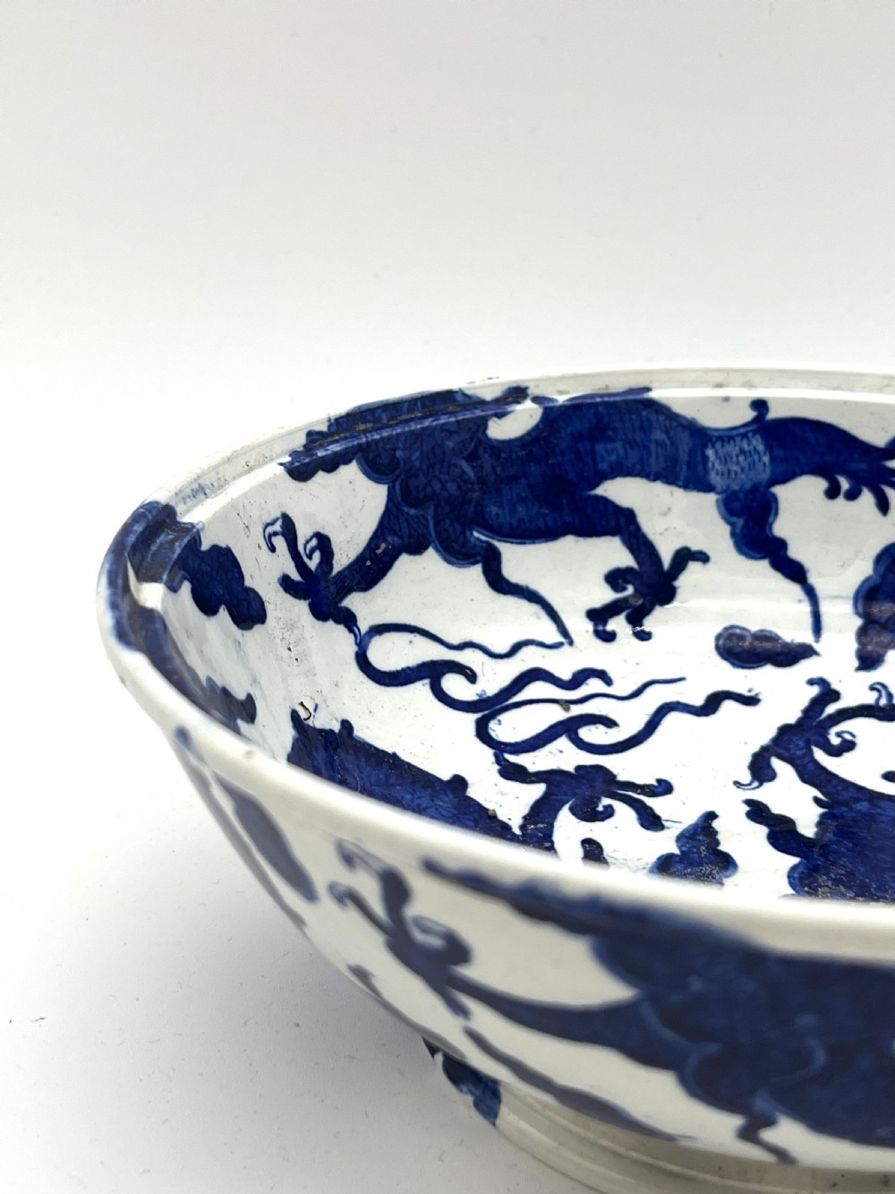 Spode Blue & White Sponge Bowl with Dragon Pattern. Early 19th Century View III