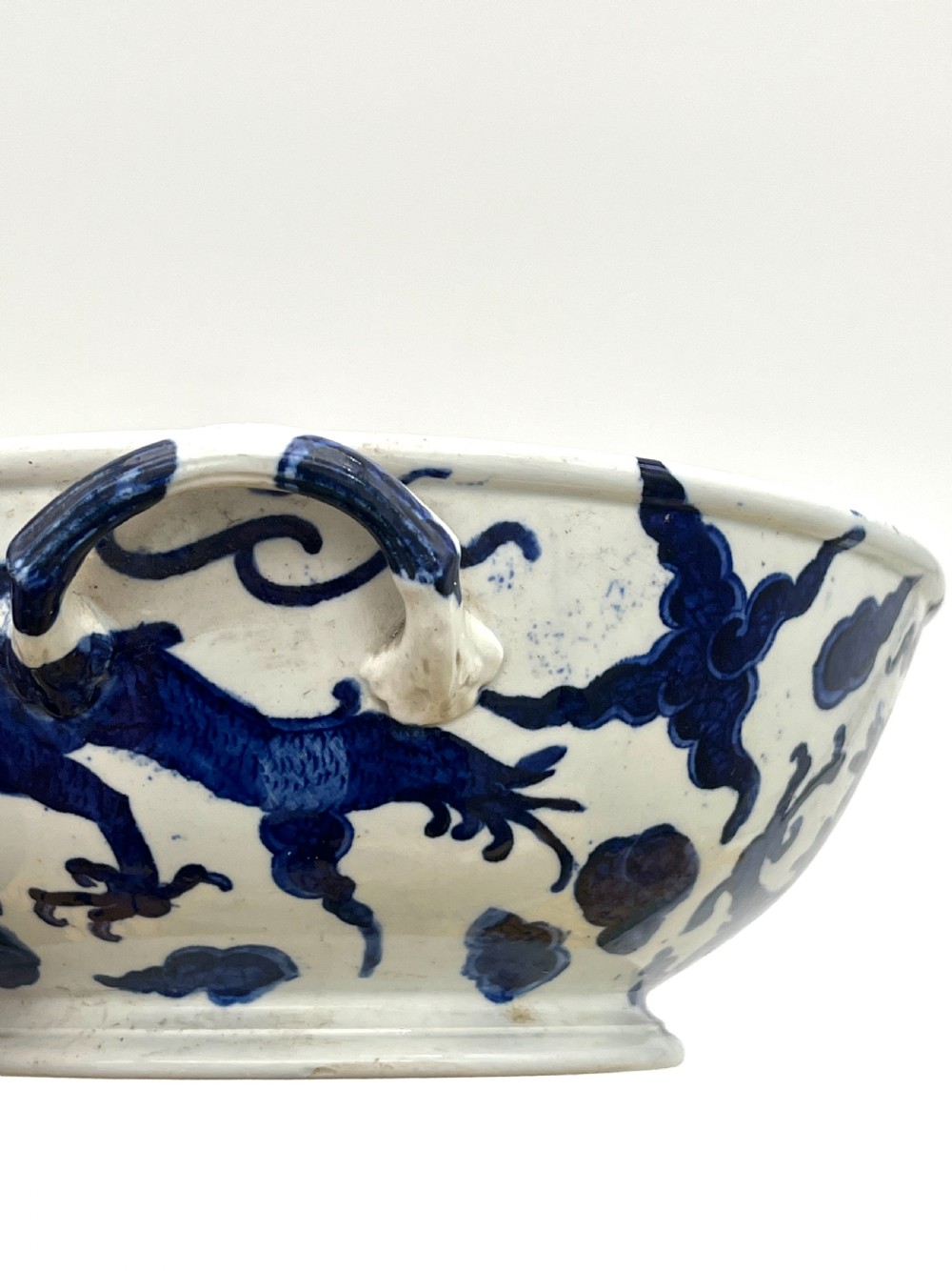 Spode Blue & White Sponge Bowl with Dragon Pattern. Early 19th Century View V