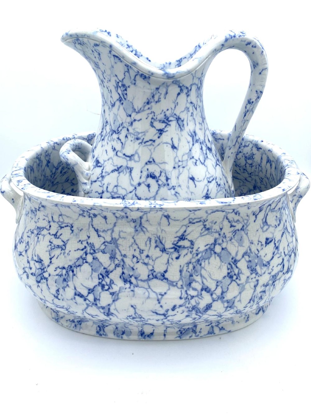A Wonderful Minton Flowblue Footbath and Jug in Italian Marble Pattern, circa 1845-1860