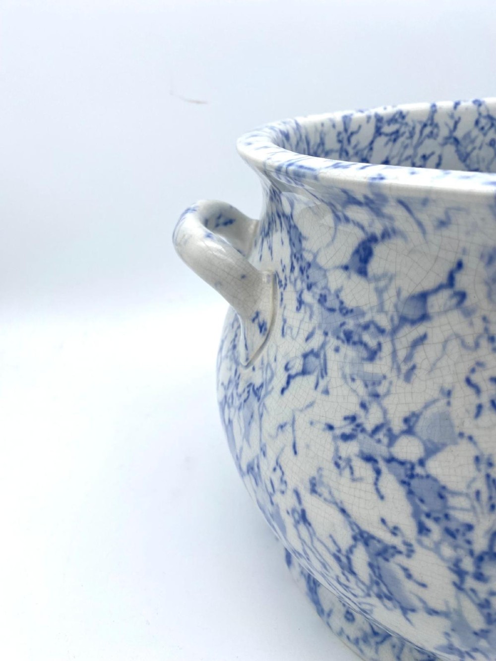 A mid-nineteenth-century Minton ceramic footbath and matching jug featuring a blue and white Italian marble transfer printed pattern. View VI