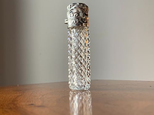 CUT CRYSTAL SILVER TOPPED PERFUME BOTTLE BY CHARLES MAY BIRMINGHAM 1900 - ADDITIONAL PHOTO 1