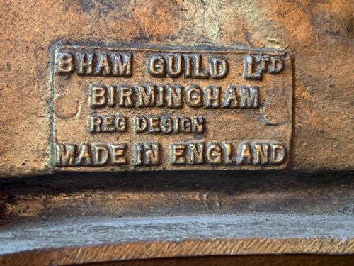 THE BIRMINGHAM GUILD ART DECO FIRESIDE COMPANION SET OF A CHILD LAMB CIRCA 1930 - ADDITIONAL PHOTO 5