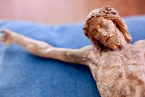 16TH CENTURY CORPUS CHRISTI PARCEL GILT AND POLYCHROMED LIME WOOD - ADDITIONAL PHOTO 5