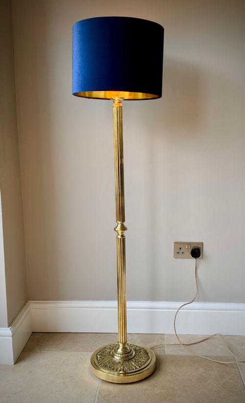 heavy brass standard lamp early 20th century - CATEGORY: ANTIQUE LIGHTING - DATED 1930