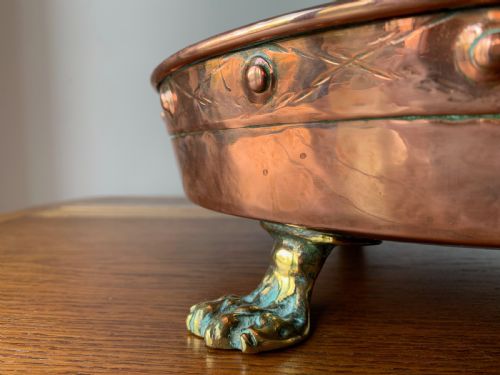 FANTASTIC HEAVY COPPER ANTIQUE JARDINIERE WITH BRASS LIONS FEET - ADDITIONAL PHOTO 4