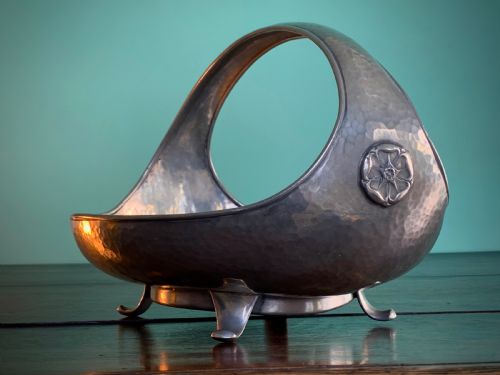 arts and crafts warric pewter bowl with tudor rose decoration - CATEGORY: ANTIQUE METAL - DATED 1910