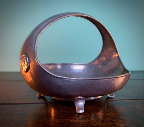 ARTS AND CRAFTS WARRIC PEWTER BOWL WITH TUDOR ROSE DECORATION - ADDITIONAL PHOTO 1