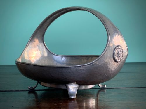 ARTS AND CRAFTS WARRIC PEWTER BOWL WITH TUDOR ROSE DECORATION - ADDITIONAL PHOTO 5