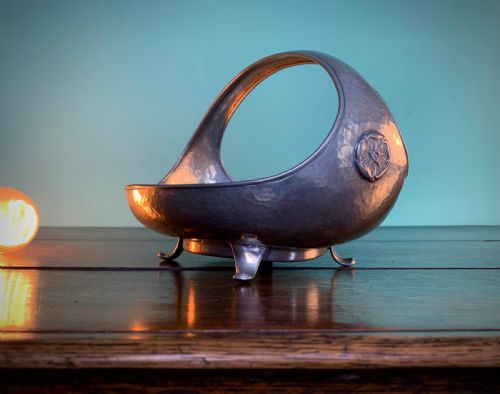 ARTS AND CRAFTS WARRIC PEWTER BOWL WITH TUDOR ROSE DECORATION - ADDITIONAL PHOTO 7