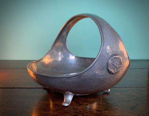 ARTS AND CRAFTS WARRIC PEWTER BOWL WITH TUDOR ROSE DECORATION - ADDITIONAL PHOTO 16